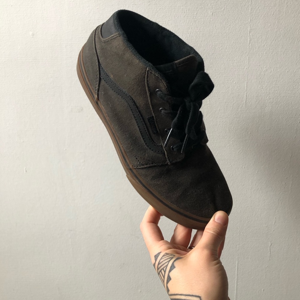 Dark gray suede with tan gum vans women’s 7.5 🖤🤎